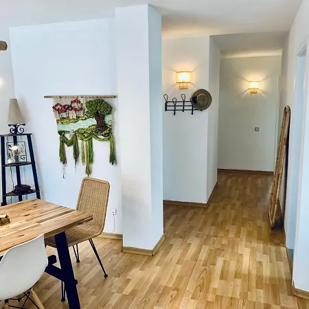 Hauzify I Fortuny Apartment